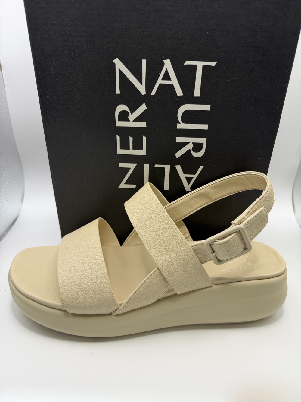 NIB Naturallizer Coast / Porcelain, Sandals, size 8